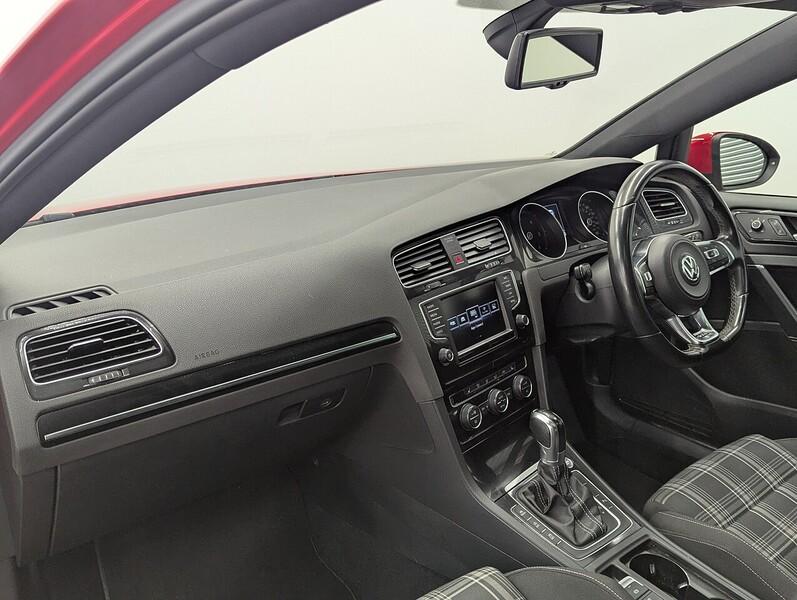 Volkswagen Golf Photo freshmotors-e3d1a553224817060488ff2694fb92cd19e28c80.jpg