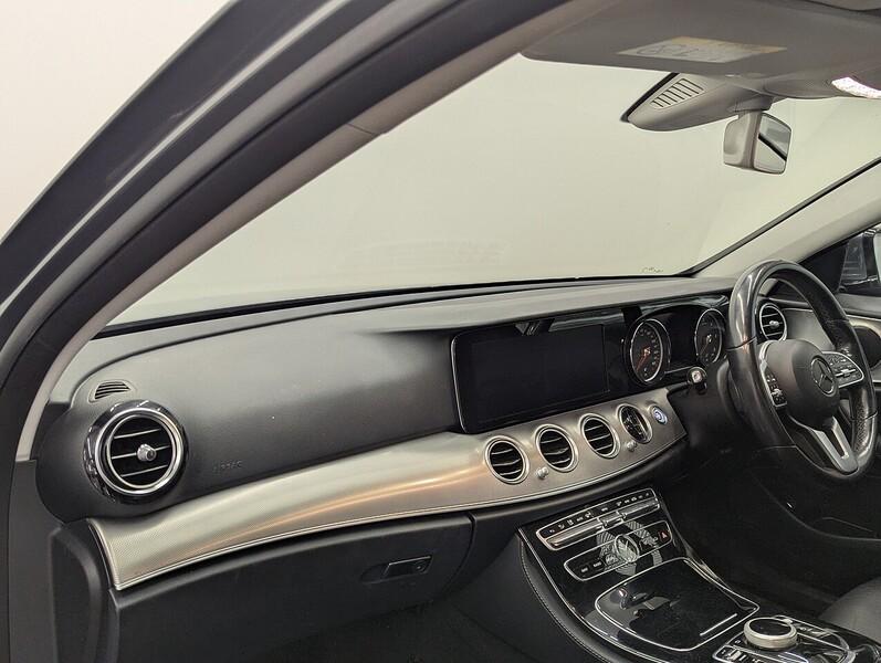 Mercedes-Benz E Class Photo freshmotors-e8b4f61ac3cfba64c1ca8c670a49a5c2d746562d.jpg