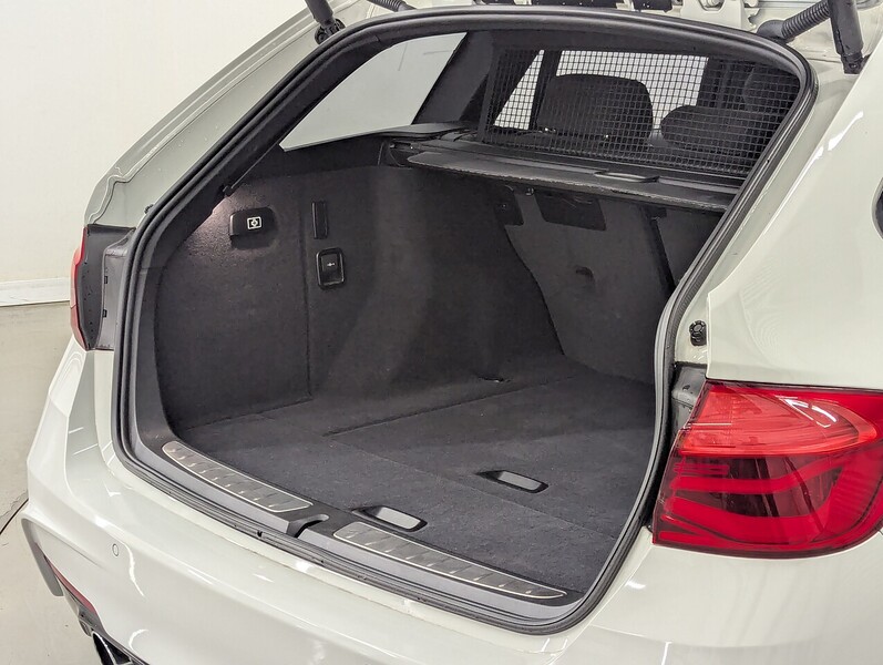 BMW  3 Series Photo freshmotors-f3d6de7c0c39398f4bab5dcb06c13ae432472809.jpg