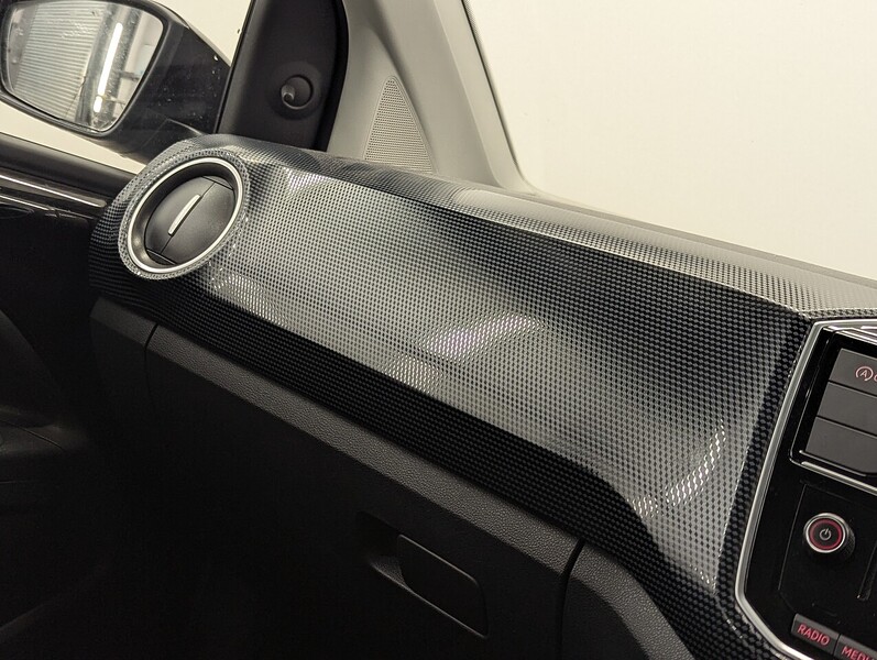 Volkswagen up! Photo freshmotors-f6ab9bc926003e6461b995cbcd47f933eb42c16f.jpg