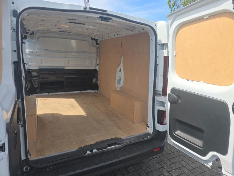 Used Renault Trafic WM74VGO 11