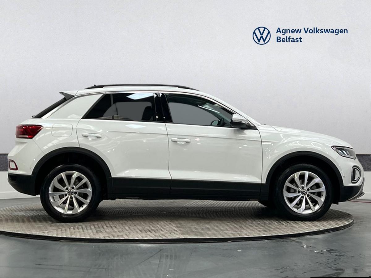 2025 Volkswagen T-Roc thumbnail 5