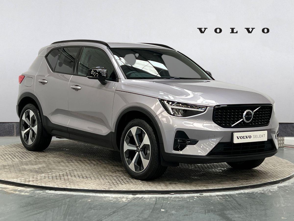 2025 VOLVO XC40