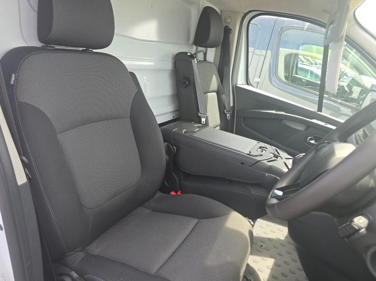 Used Renault Trafic WM74VGO 9