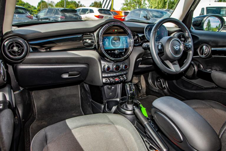 Used MINI HATCHBACK WN73KTF 9