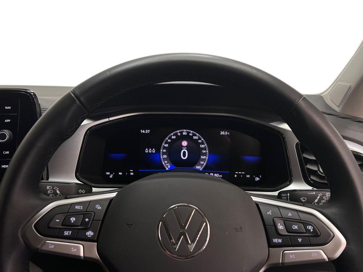 2025 Volkswagen T-Roc thumbnail 9