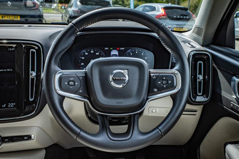 Used Volvo XC40 FX21OHA 13