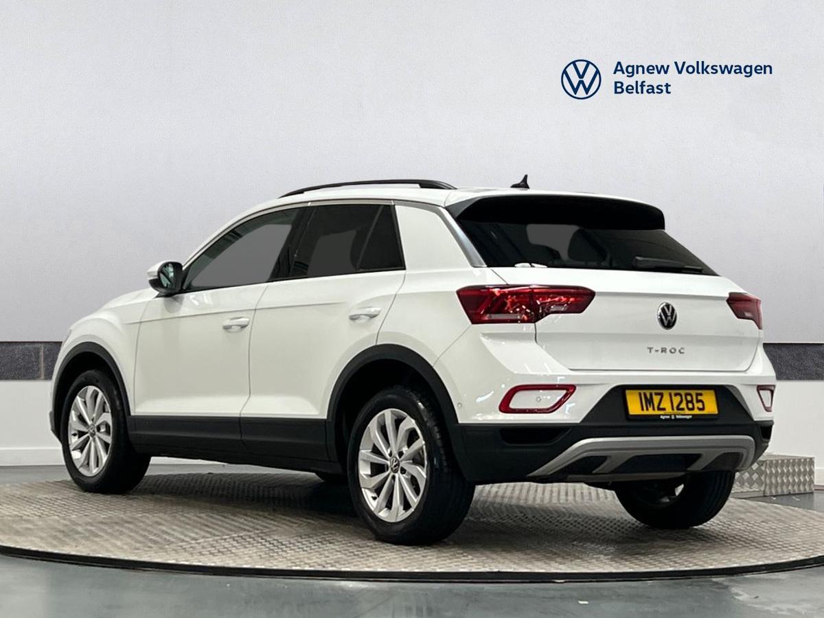 2025 Volkswagen T-Roc thumbnail 4