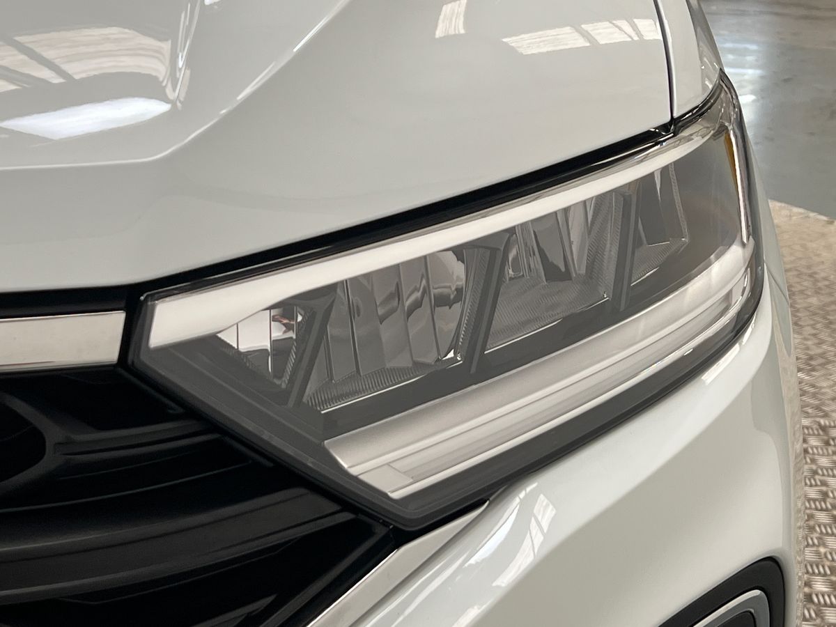 2025 Volkswagen T-Roc thumbnail 8