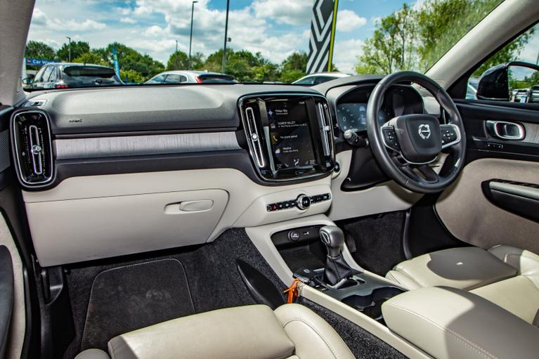 Used Volvo XC40 FX21OHA 9