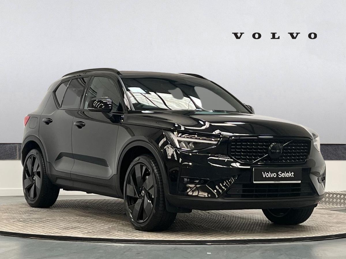 2025 VOLVO XC40