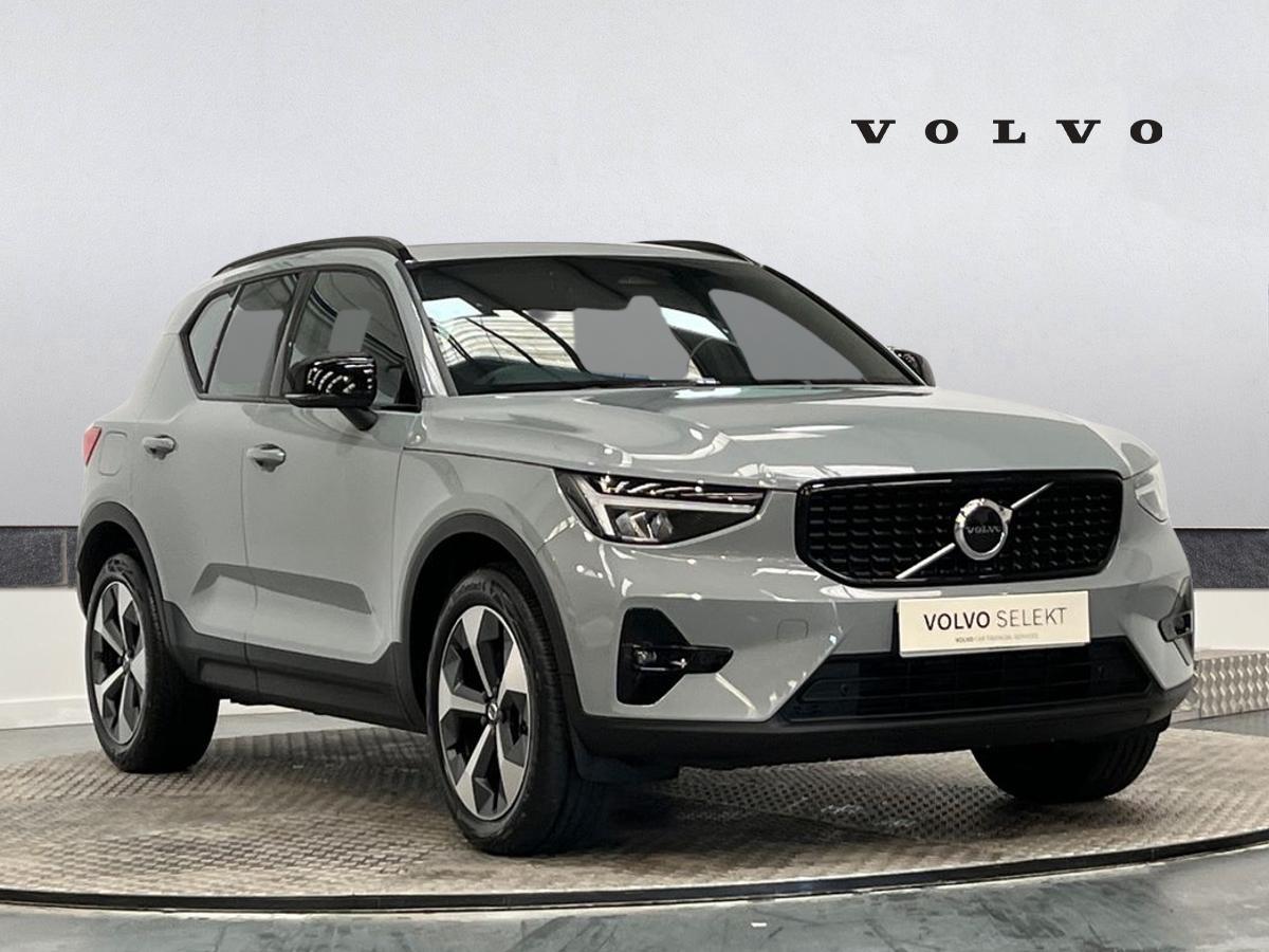 2025 VOLVO XC40