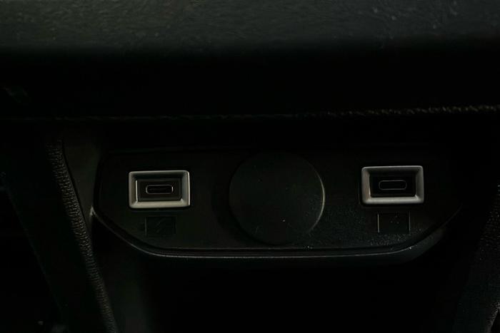 w211 cigarette lighter fuse W211 Fuse Box Engine Comp. Left.pdf