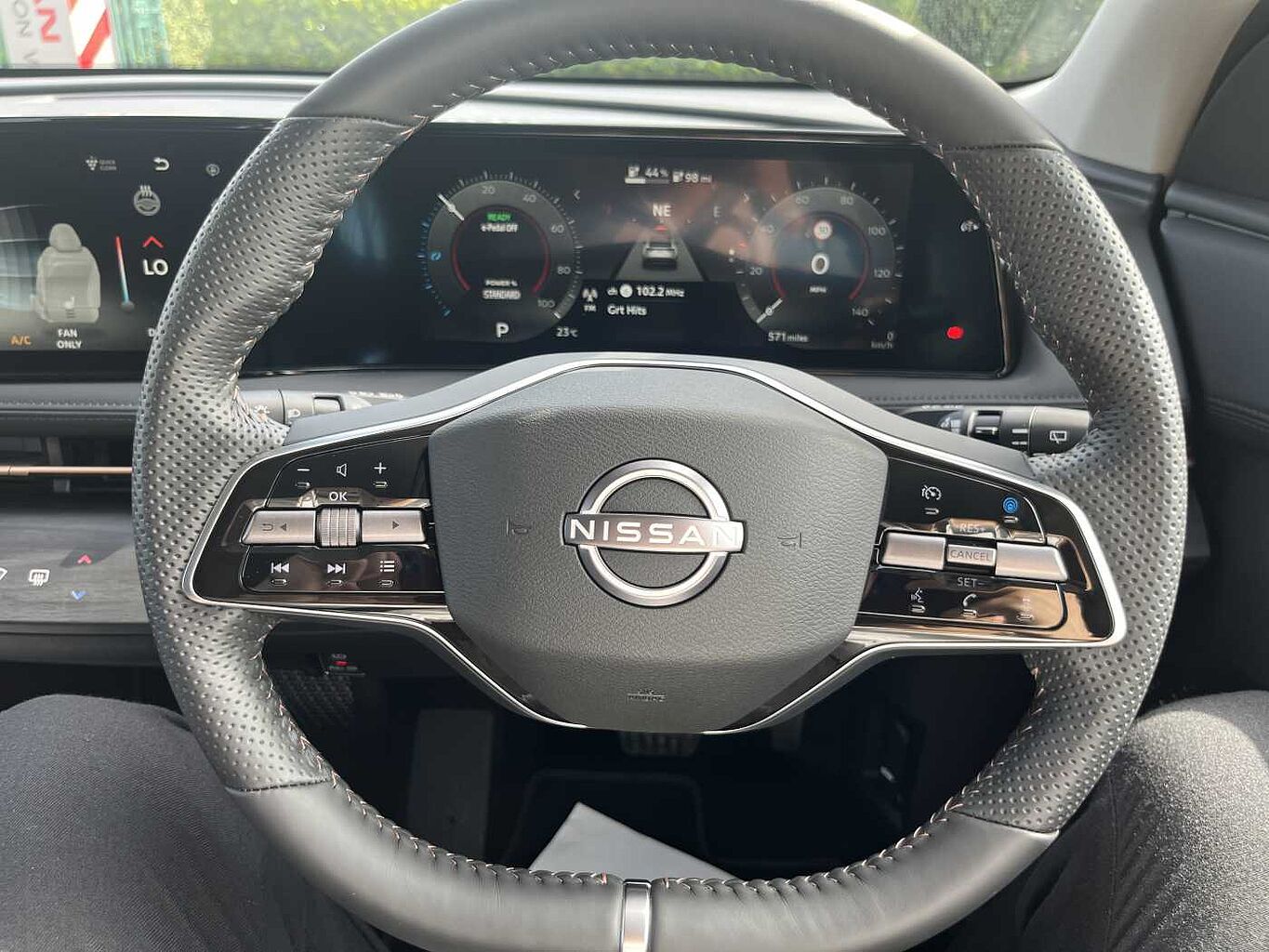Nissan Ariya Photo 17