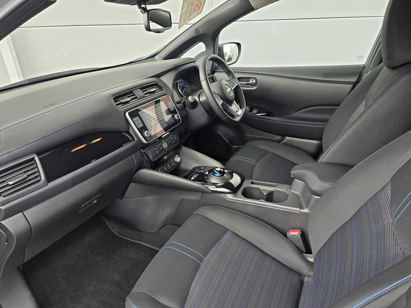 Nissan Leaf Photo 1