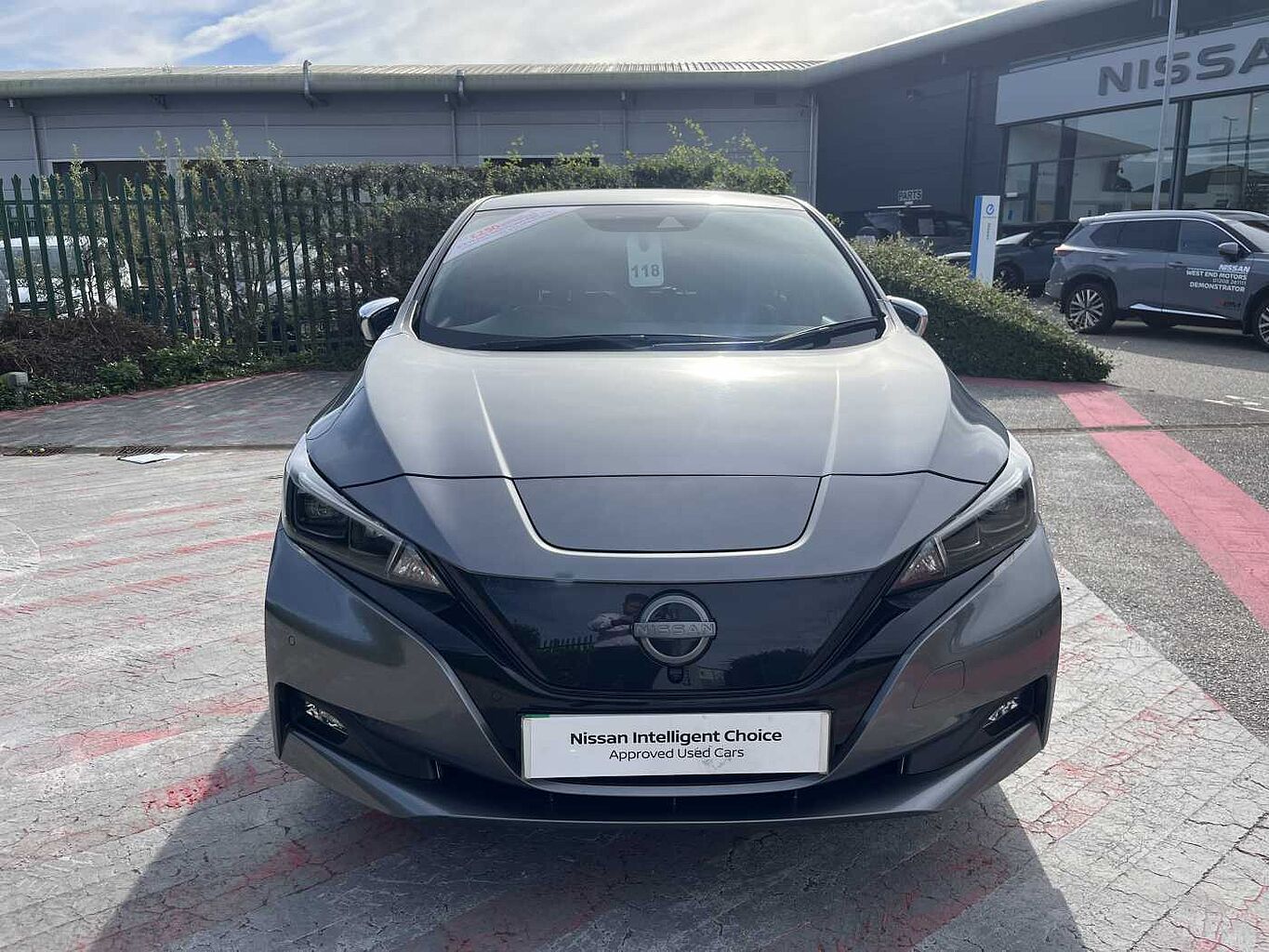 Nissan Leaf Photo 1
