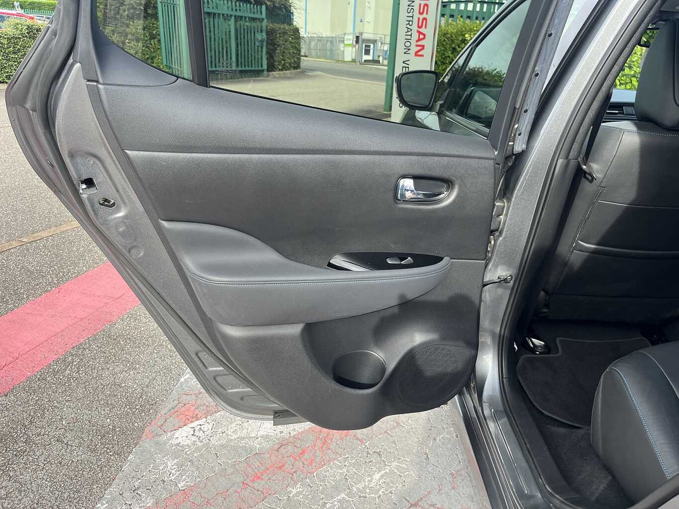 Nissan Leaf Photo 10