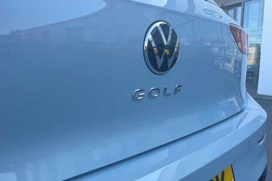 Volkswagen Golf Photo modix-0980b7cd4e683fce130c16f08a3e04a40390f03c.jpg