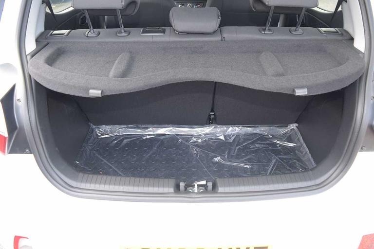 Used Hyundai i10 GY26HVF 16