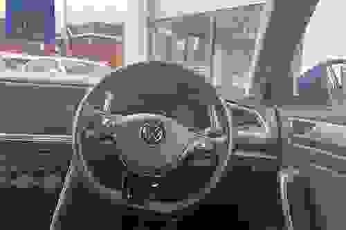 Volkswagen T-ROC Photo modix-18ec33cfeeeab2225a987412534a629ca418b47a.jpg