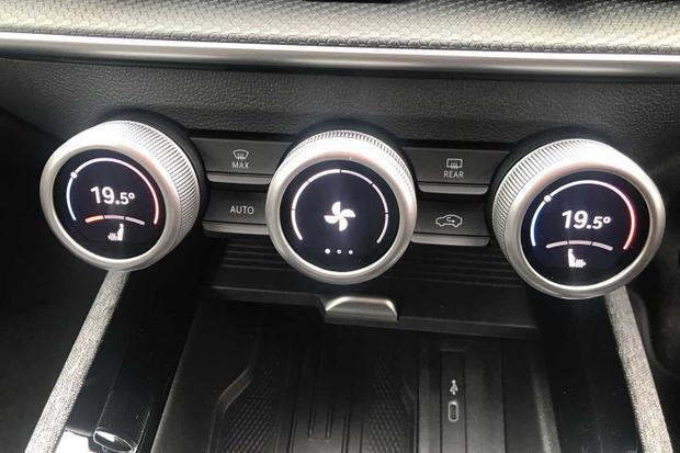 Used Skoda Superb CV25XYF 14