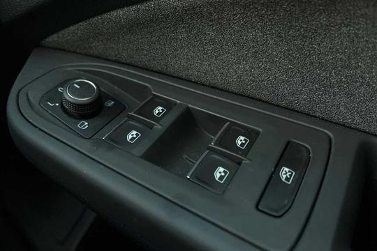 Volkswagen Golf Photo modix-23e1611b859743a47764996195bf00124ec4db48.jpg