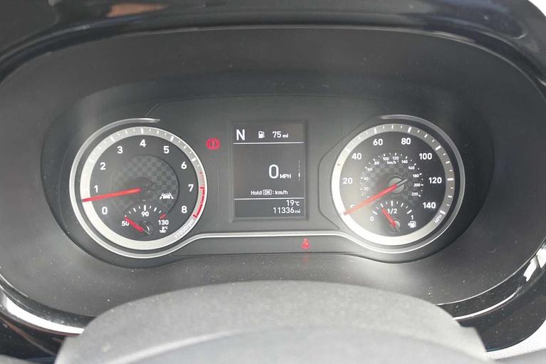Used Hyundai i10 CV22OPO 11
