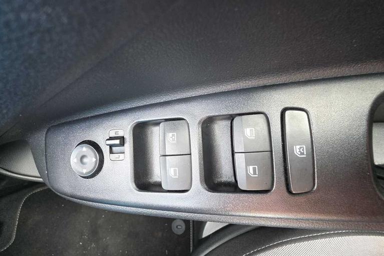 Used Hyundai i10 CV22OPO 17
