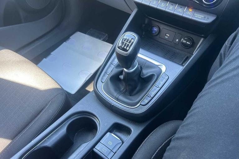 Used Hyundai KONA CU22XZF 17
