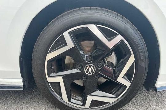 Volkswagen Golf Photo modix-33d0fc0dd9b364fad43f7531232d41169c36bbf9.jpg
