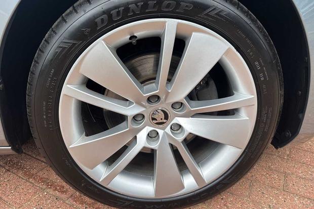 Used Skoda Superb Estate CU69SXJ 5