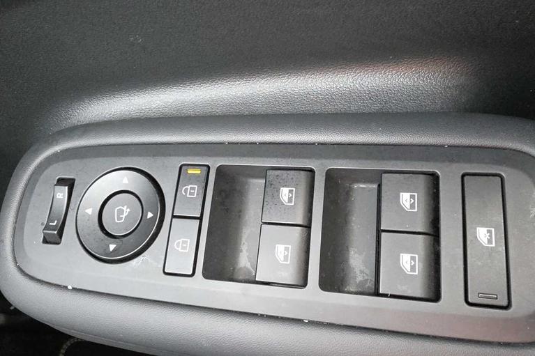 Used Hyundai SANTA FE WV75UGS 17