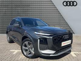 Used 2026 Audi Q3 SUV S line TFSI  150 PS S tronic Daytona grey, pearl effect