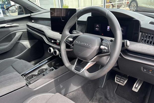 Used Skoda Superb Estate CU26OBR 6