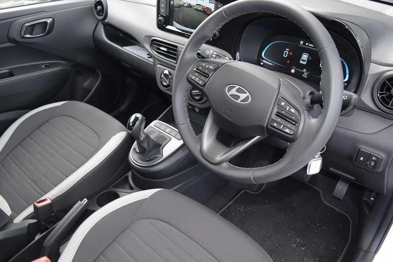Used Hyundai i10 GY26HVF 17