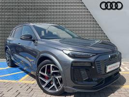 Used 2025 Audi Q6 E-tron Q6 SUV Edition 1 e-tron quattro 285,00 kW Daytona grey, pearl effect