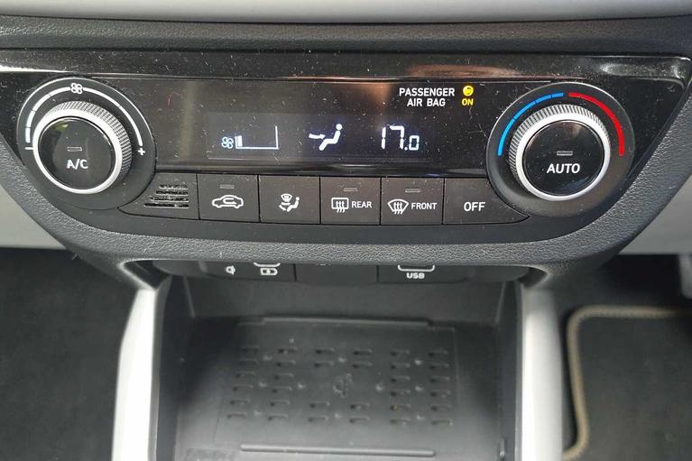 Used Hyundai i10 DY25UGF 15