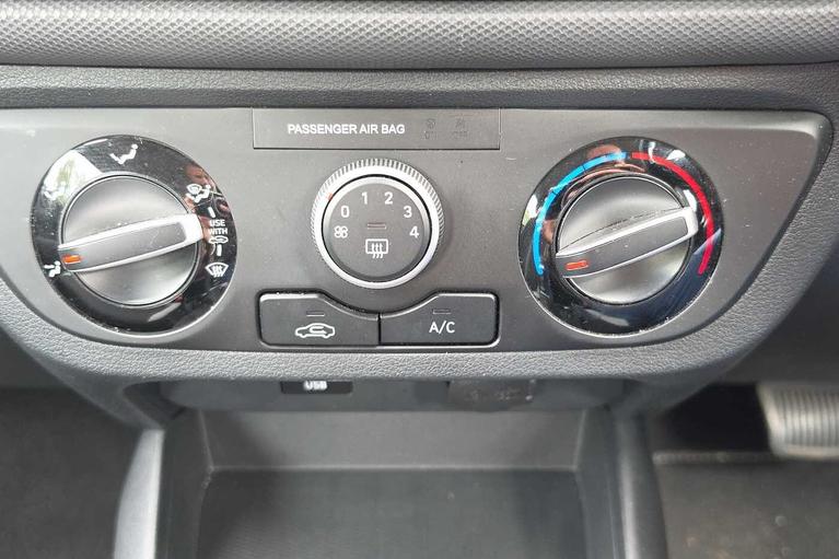 Used Hyundai i10 CV22OPO 14