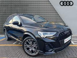 Used 2025 Audi Q3 Black Edition 35 TFSI  150 PS S tronic Mythos black, metallic