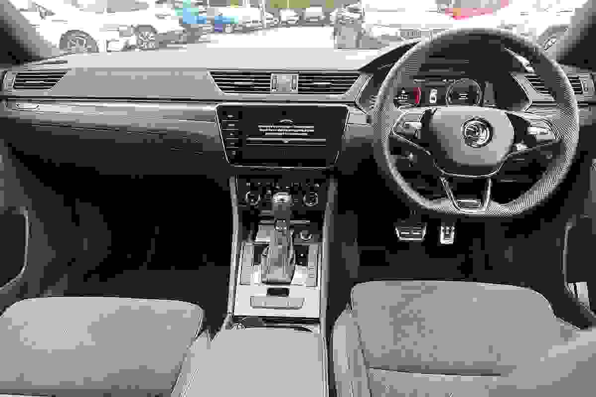 Skoda Superb Diesel Hatchback Photo modix-69b920db4dc90ca5b3ab80fe2e328e3c19800d0c.jpg