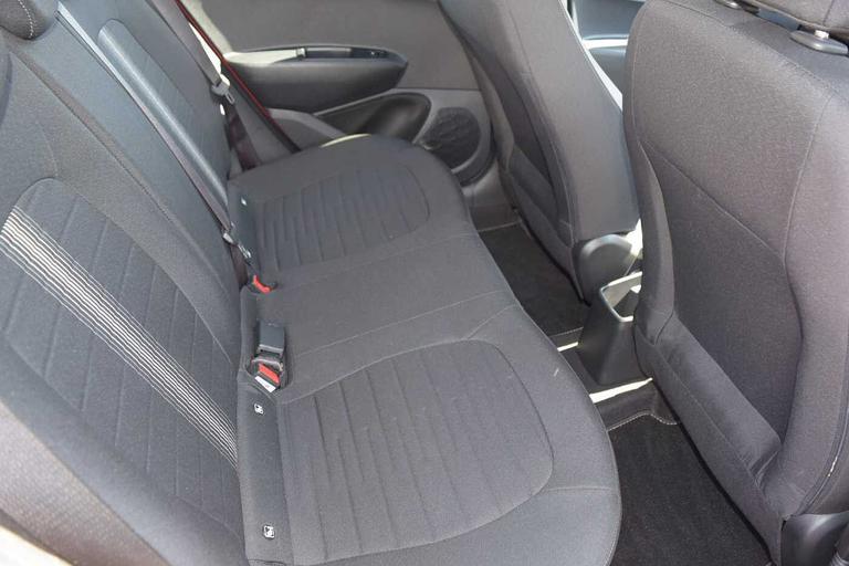 Used Hyundai i10 LN74YVH 18