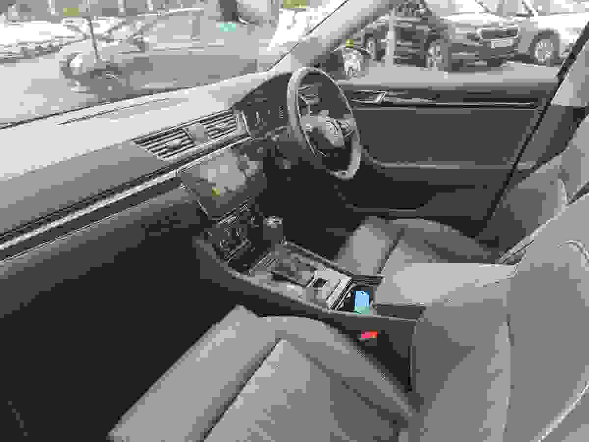 ŠKODA Superb Hatchback Photo modix-740dcfc77621f4be3f013dd7add263229db99129.jpg