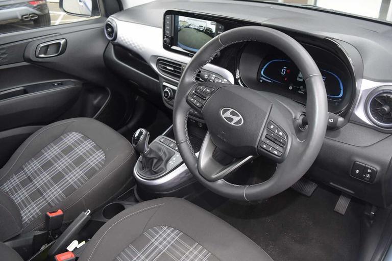 Used Hyundai i10 AV74OSJ 17