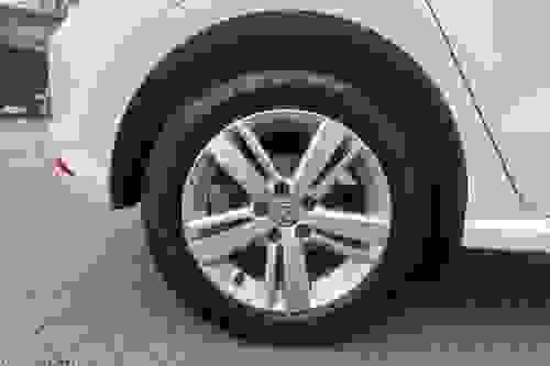 Volkswagen Polo Hatchback Photo modix-7d038f6151b6ac7d0c2378c51d71277d8d18bc2f.jpg