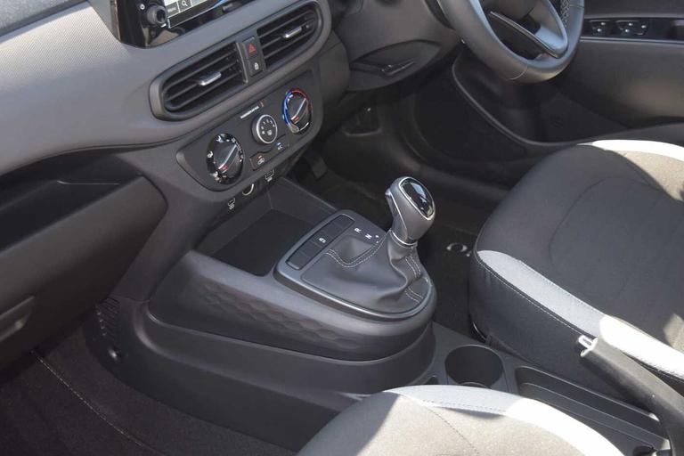 Used Hyundai i10 LN74YVH 14