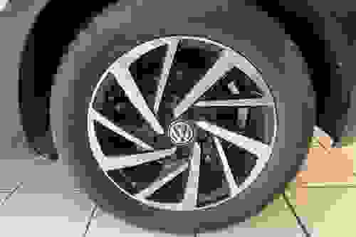 Volkswagen Golf Hatchback Photo modix-8740ea126762e16f7d398cdf85b44a1eeb952716.jpg
