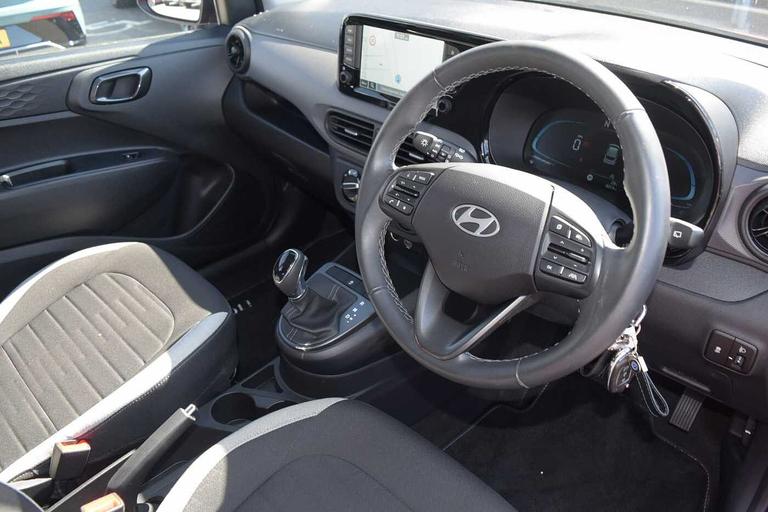 Used Hyundai i10 LN74YVH 17