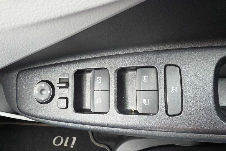 Used Hyundai i10 DY25UGF 19