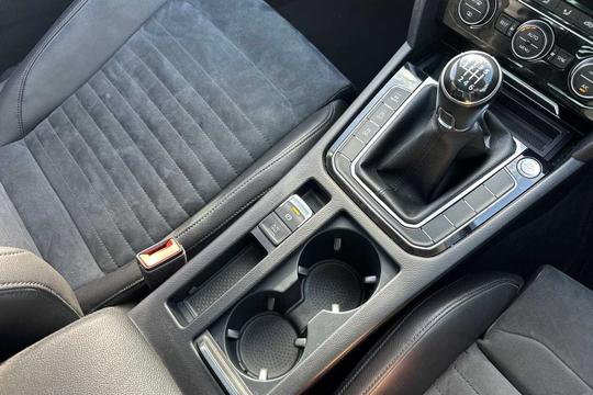 Volkswagen Passat Photo modix-998019b60e04bdd1f55b27d65aea0ff523facb22.jpg