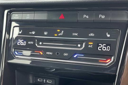 Volkswagen T-roc Photo modix-a080a2d2cfa5a8775b13fc46d9148cc5542820a2.jpg